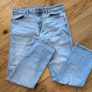 😊American Eagle Outfitters Slim Straight Light Blue Jeans